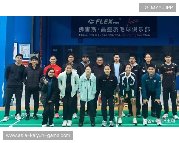 汤姆斯杯 A 组最终轮：中国队 vs 印度队，实时战报显示石宇奇首盘处于领先。